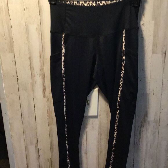 Extra small leggings, black and leopard print from Buc-ee’s - Picture 1 of 6